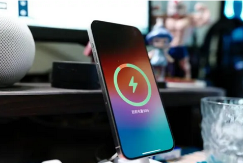 雅江苹果15换屏服务分享用什么充电器给iPhone15充电更好 